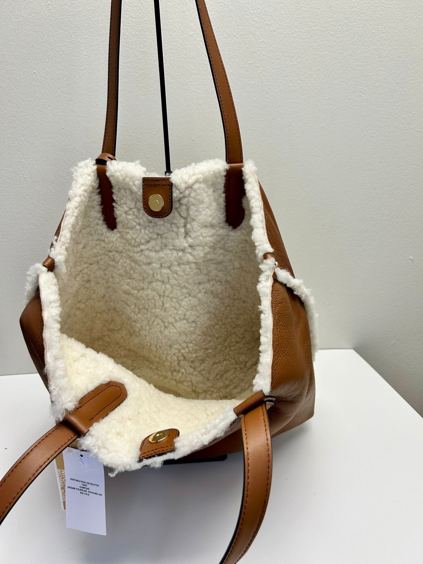 Bolso de mano reversible de piel y piel de oveja MK Kors Eliza XL East/West