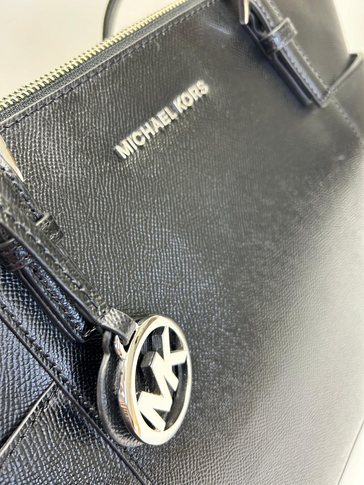 Bolso de mano con cremallera superior MK Jet Set East West