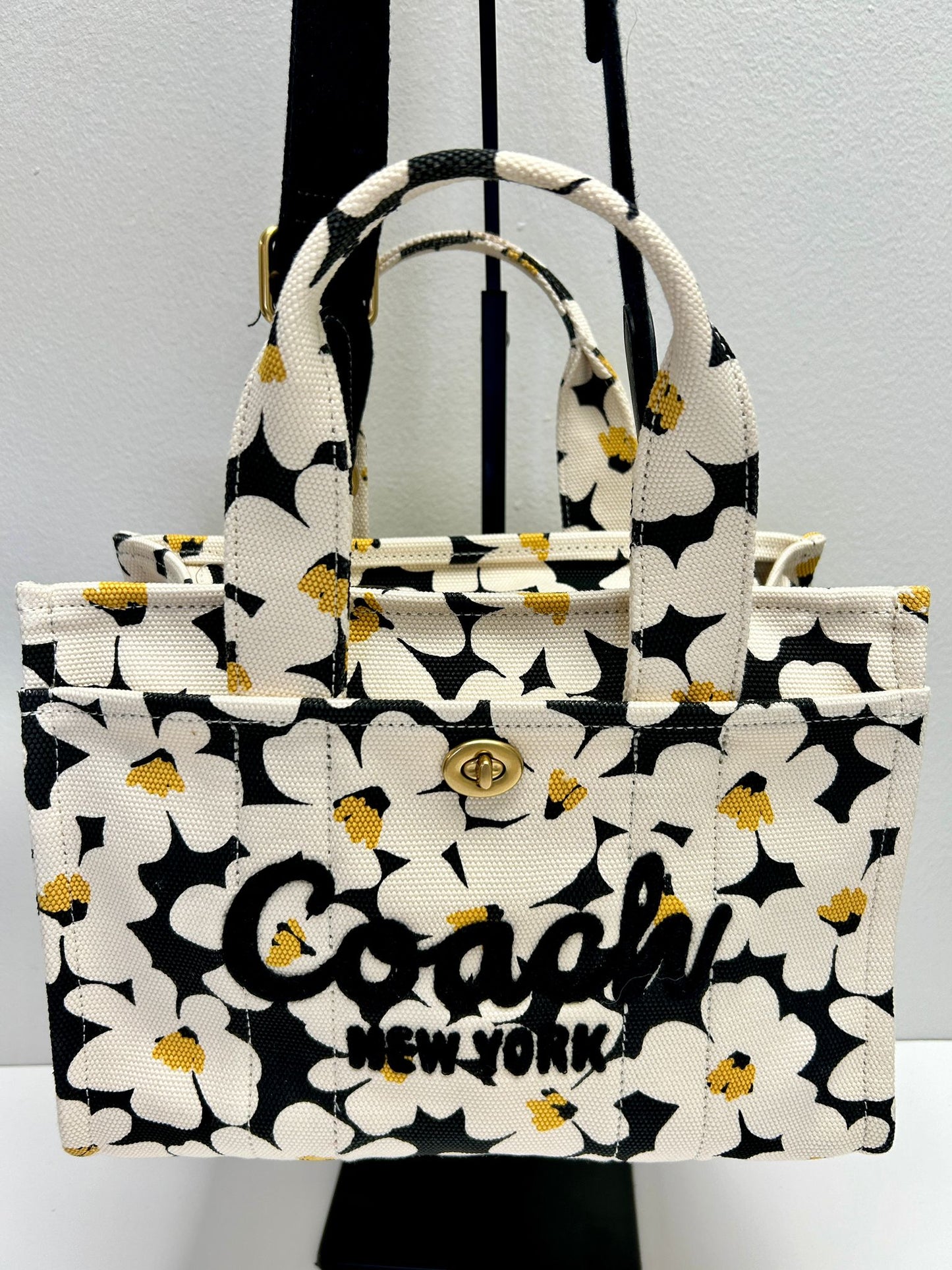 Coach Cargo Tote whit floral print