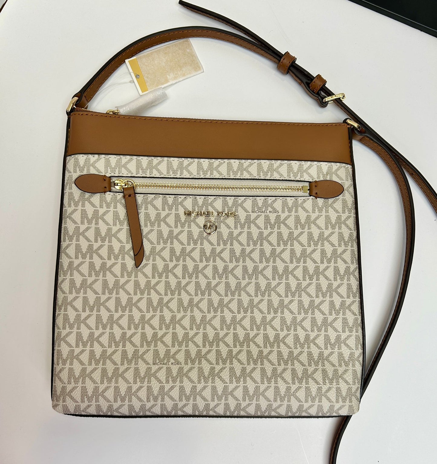 MK Michael Kors Jet Set Flat Crossbody