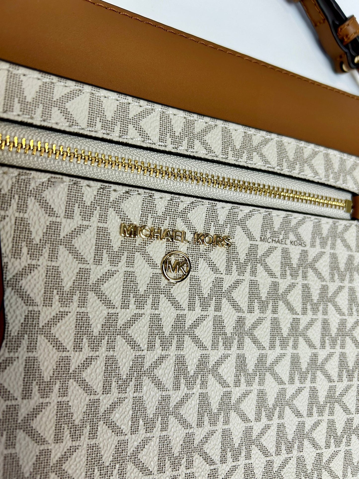 MK Michael Kors Jet Set Flat Crossbody