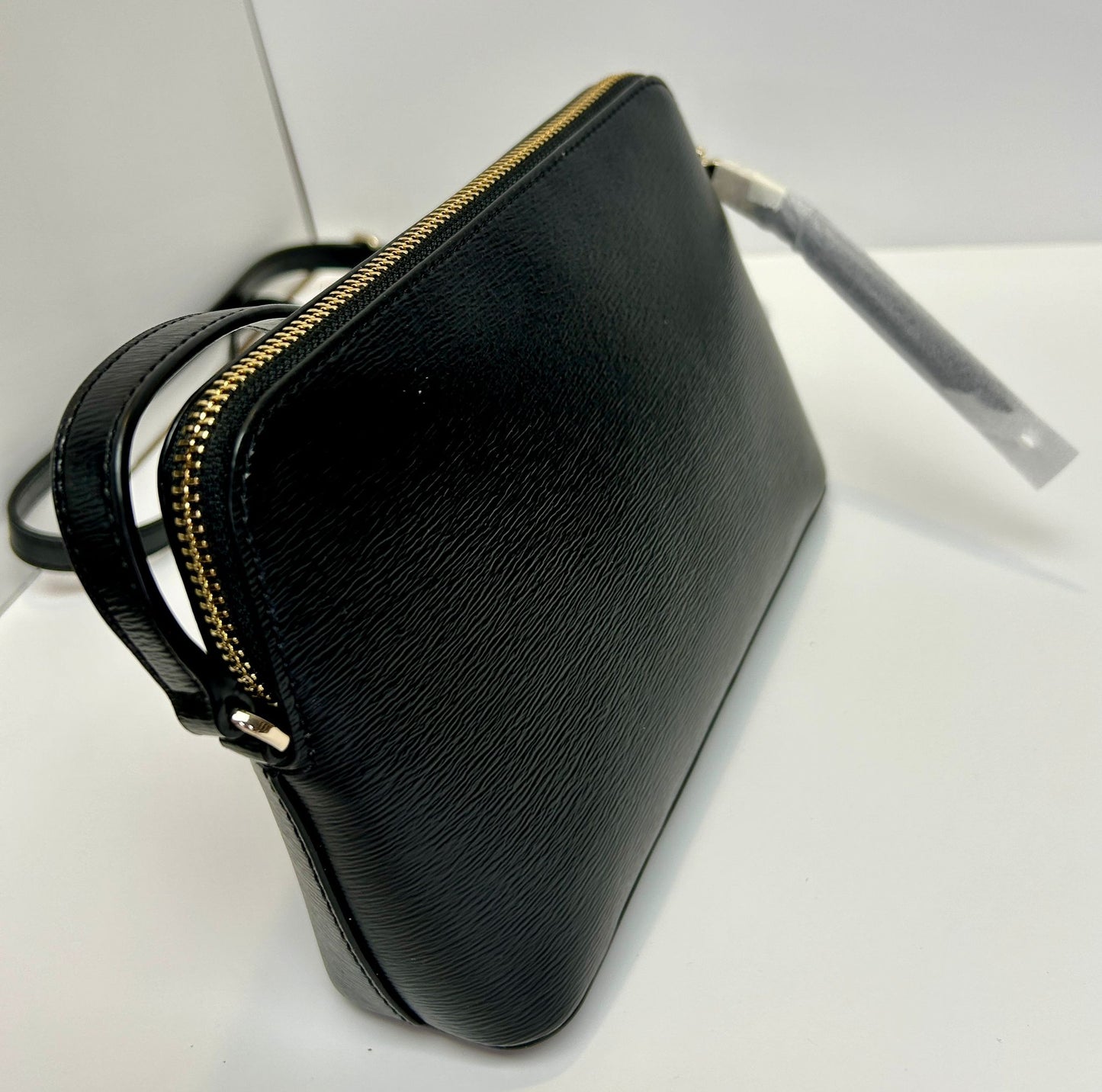 Bolso bandolera Chelsea Dome Cbody clásico para mujer de DKNY